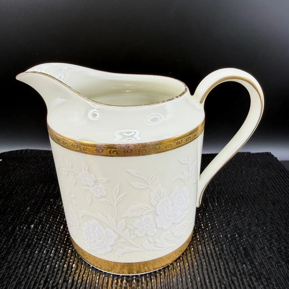 Mikasa Antique Lace L5531 Creamer and Sugar Bowl Set Gold Trim Fine China Japan‎